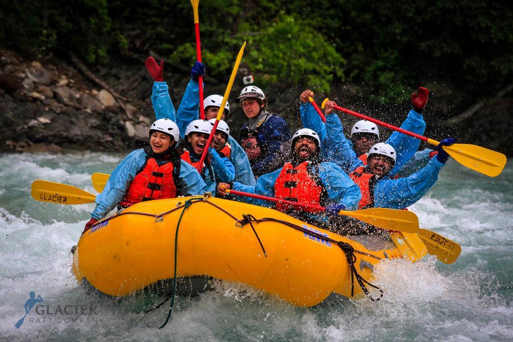 Whitewater Lodge Golden Buitenkant foto