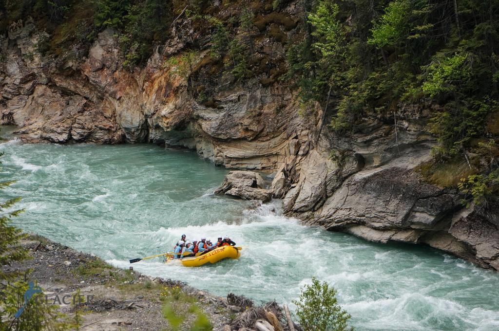 Whitewater Lodge Golden Buitenkant foto