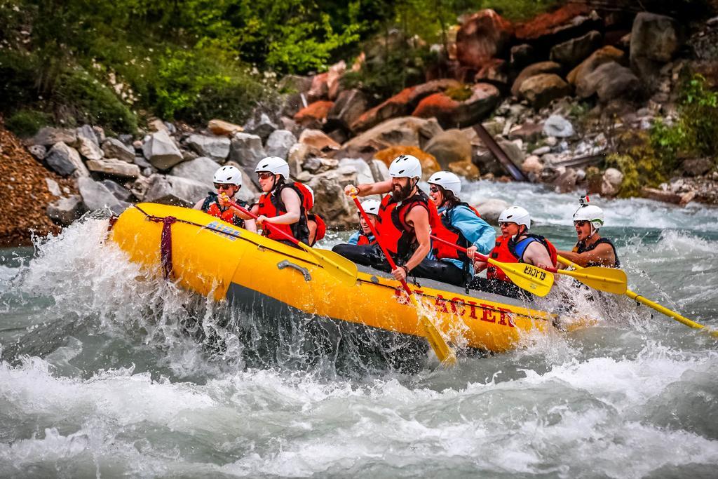 Whitewater Lodge Golden Buitenkant foto